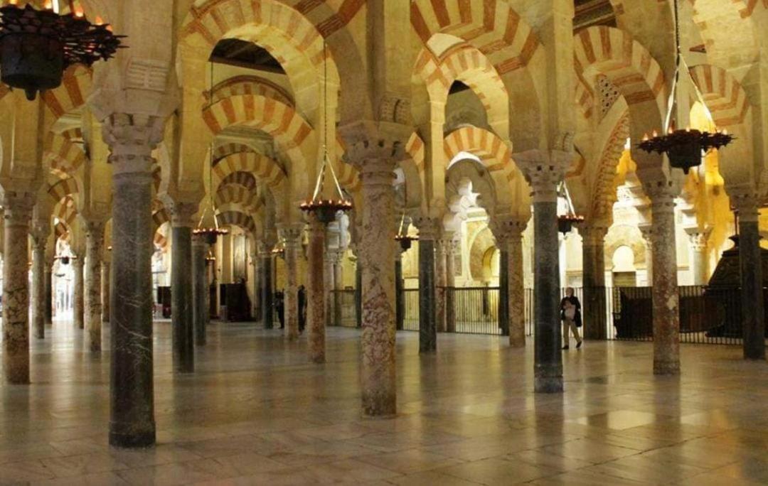 A 20 Metros De La Mezquita Catedral ,Apartamentos Turistico Cespedes 5 Кордоба Екстериор снимка